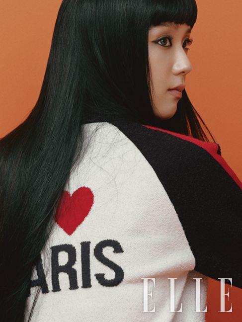 하트 모티프가 사랑스러운 니트 아우터웨어는 Dior.