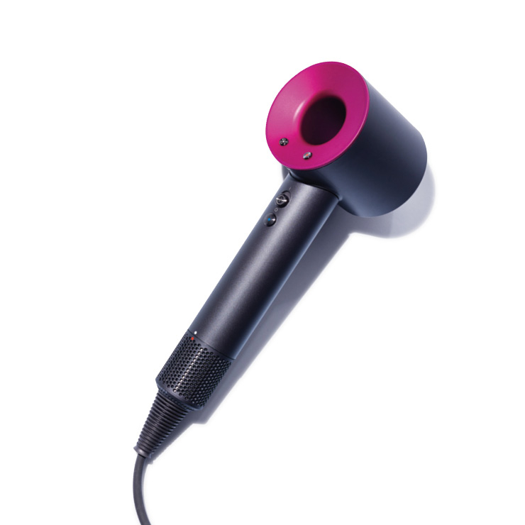 바람이 부드럽게 퍼지며 섬세한 컬과 볼륨 헤어를 연출해 주는 슈퍼소닉&trade; 푸시아/아이언, 47만9천원, Dyson. 