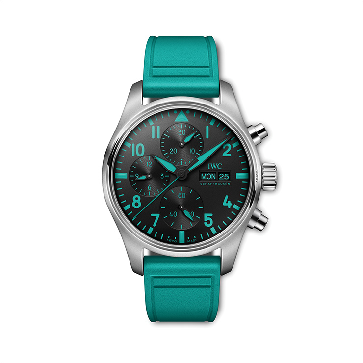 IWC 샤프하우젠과 메르세데스-AMG 페트로나스 포뮬러 원™ 팀(Mercedes-AMG Petronas Formula One™ Team)이 제1회 마이애미 그랑프리를 맞아 첫 번째 공식 팀 워치를 선보인다. 뛰어난 내구성의 티타늄 소재를 바탕으로 팀을 상징하는 그린 컬러를 입힌 블랙 다이얼이 특징.