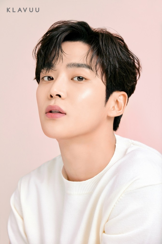 '클라뷰'의 모델이 된 SF9 로운