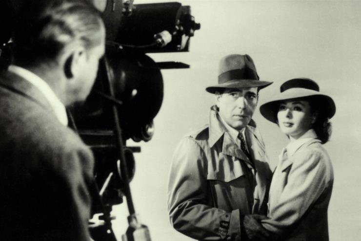 영화 <카사블랑크>에서 릭 브레인 역을 맡은 험프리 보가트 / 네이버 제공