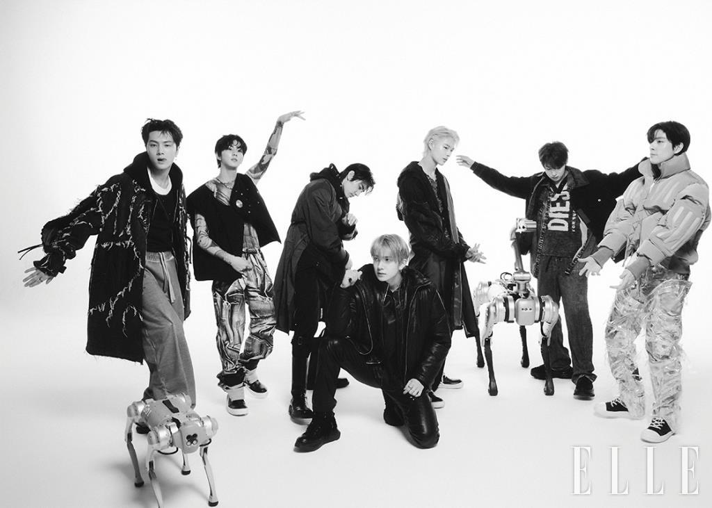 제이가 입은 데님 코트는 Blr Bluer. 톱은 Neu_In. 후디드 집업은 Chrome Hearts. 데님 팬츠는 Kusikohc. 스니커즈는 Rick Owens. 이어링은 Justine Clenquet. 정원이 입은 베스트는 Cmmawear. 프린트 톱은 Bonbom. 팬츠는 Blr Bluer. 스니커즈는 Rick Owens. 성훈이 입은 코트와 후디드 톱, 팬츠와 레이어드한 스커트는 모두 1017 Alyx 9sm by Adekuver. 부츠는 Prada. 희승이 입은 레더 재킷과 블루종, 팬츠는 모두 Kanghyuk. 셔츠는 Kusikohc. 스니커즈는 Rick Owens. 니키가 입은 테크니컬 코트와 후디드 집업, 팬츠는 모두 Post Archive Faction. 스니커즈는 Rick Owens. 선우가 입은 재킷은 Sacai. 셔츠와 이너 웨어 톱, 팬츠는 모두 Diesel. 스니커즈는 Wooyoungmi. 제이크가 입은 패딩 점퍼는 Juntae Kim. 화이트 톱은 Kusikohc. PVC 팬츠는 Bonbom. 스니커즈는 Rick Owens.