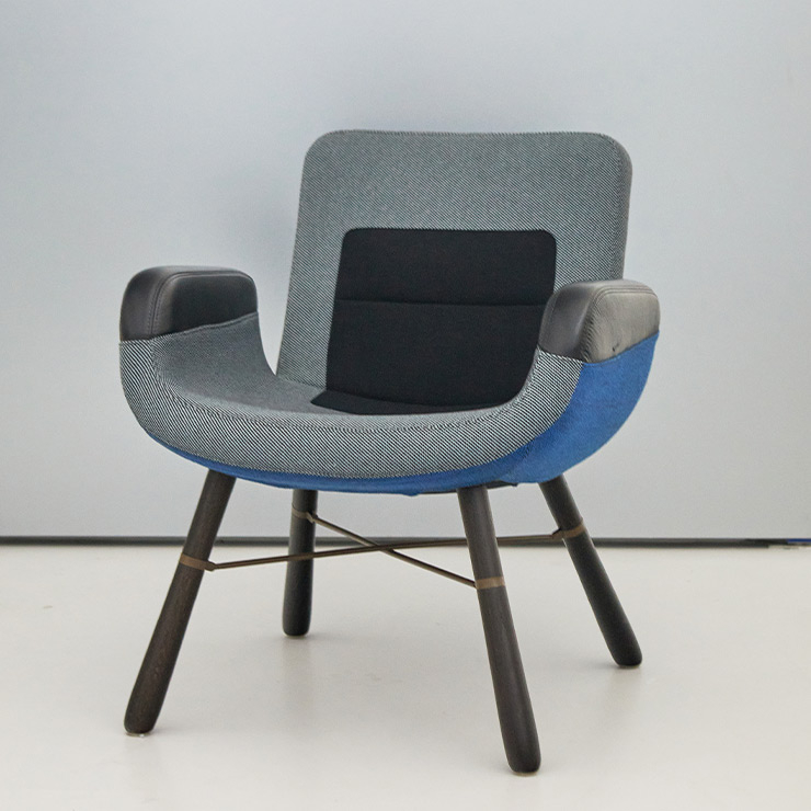 헬라 용에리위스가 디자인한 비트라의 이스트 리버 체어.