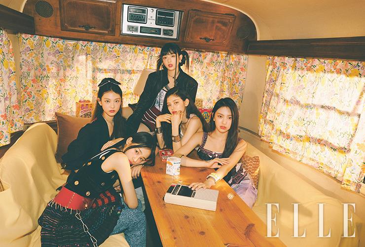 민지가 바른 립스틱은 브라이트 핑크 톤의 루쥬 알뤼르 렉스트레, 844호. 해린은 버건디 레드빛의 루쥬 알뤼르 렉스트레, 868호를, 하니는 로지 브라운빛의 루쥬 알뤼르 렉스트레, 828호를 발랐다. 다니엘에게는 체리 레드 톤의 루쥬 알뤼르 렉스트레, 858호를, 혜인에게는 클래식한 레드빛의 루쥬 알뤼르 렉스트레, 854호를 매치했다. 사용 제품은 모두 Chanel. 민지가 입은 블랙 슬리브리스 톱과 스윔 톱은 Chanel. 레이어드한 플리츠스커트와 데님 팬츠는 모두 스타일리스트 소장품. 해린이 착용한 헤어밴드와 네크리스는 모두 Chanel. 오버 핏 블레이저는 스타일리스트 소장품. 하니가 착용한 네크리스와 이어링, 니트 쇼트팬츠는 모두 Chanel. 이너로 레이어드한 톱은 스타일리스트 소장품. 레더 재킷은 Tod’s. 다니엘이 착용한 네크리스와 뱅글, 시어한 슬리브리스 톱은 모두 Chanel. 혜인이 착용한 톱과 뱅글은 모두 Chanel. 팬츠는 Blumarine.
