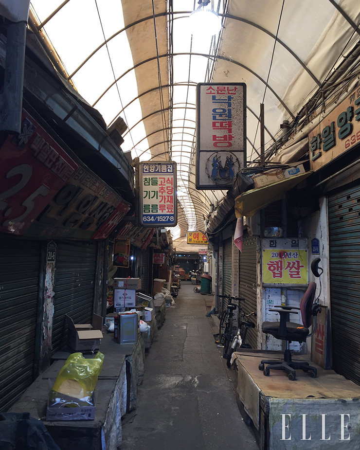  철거가 시작되기 전, 영등포시장 골목. 