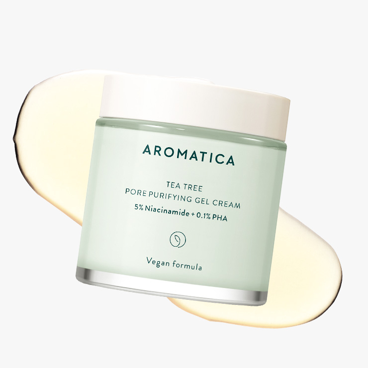 수분 보습과 피지 조절, 모공 케어, 각질 제거를 한 번에 해주는 4-in-1 젤 크림. 트러블 케어에 특효인 티트리와 피부 톤을 밝히는 나이아신아마이드, 각질과 모공 케어에 도움을 주는 PHA와 LHA 성분 등이 적절하게 배합돼 탄탄한 피부로 가꿔준다. 티트리 포어 퓨리파잉 젤 크림 5% 나이아신아마이드+0.1% PHA, 3만2천원, Aromatica. 