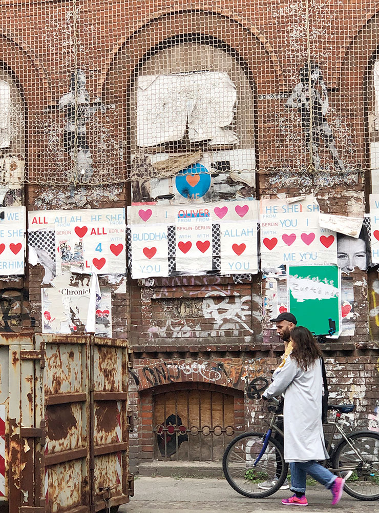 현대미술가들의 에너지가 가득했던 베를린 거리는 고풍스러운 파리와는 확연히 다르다.