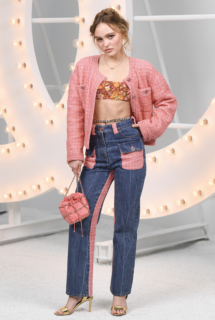 프렌치 시크의 아이콘인 바네사 파라디의 바통을 이어받은 릴리로즈 뎁.