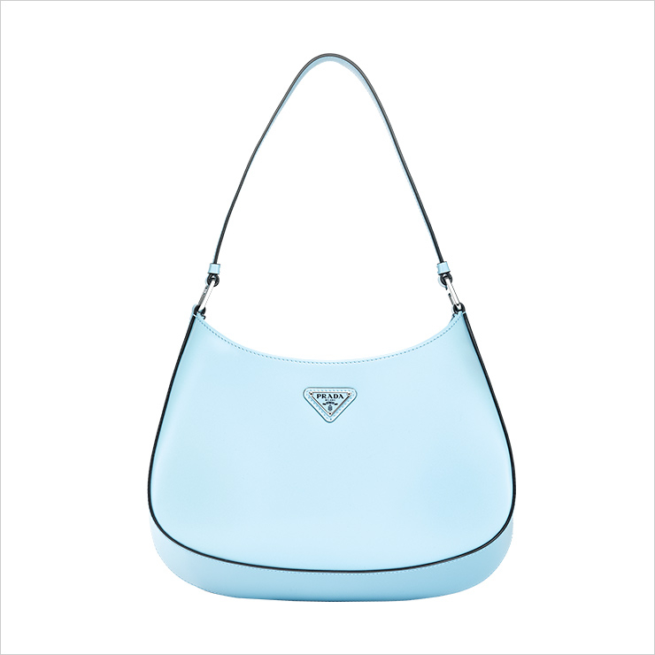 매끈한 가죽에 로고 장식을 더했다. 가격 미정, Prada.
