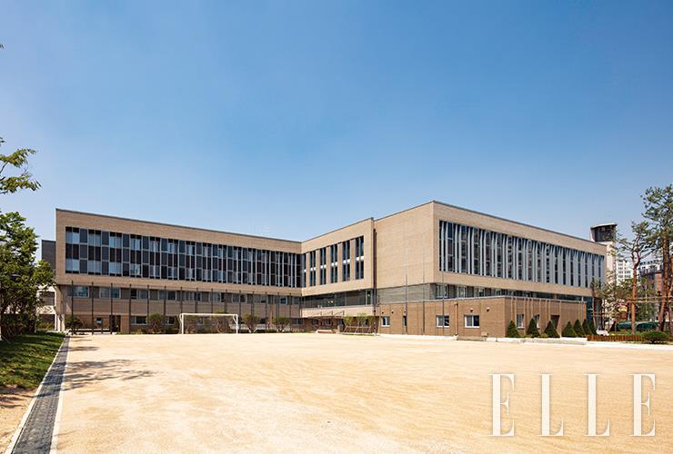 공항고등학교 외관.