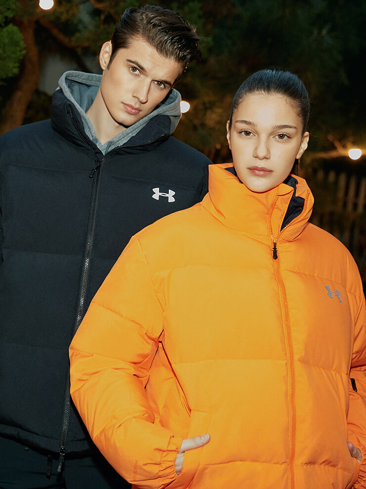 (남자) [UA 스포츠 다운] 넥 부분과 포켓에 벨보아 소재를 사용해 터치감과 보온성이 좋다. 29만9천원. [남성 UA 라이벌 플리스 멀티로고 후디] 가볍고 편안하며 부드러운 안감이 포근함을 더해준다. 6만9천원. [남성 UA 프로젝트 락 언스타퍼블 팬츠] 편안한 착용감이 특징. 12만9천원. (여자) [UA 스포츠 다운] 보온성이 뛰어나며, 트렌디한 디자인과 색감을 적용해 데일리 아우터로 활용 가능하다. 29만9천원, 언더아머. 