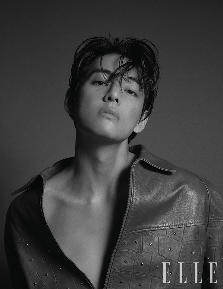 레더 블루종은 Celine Homme.