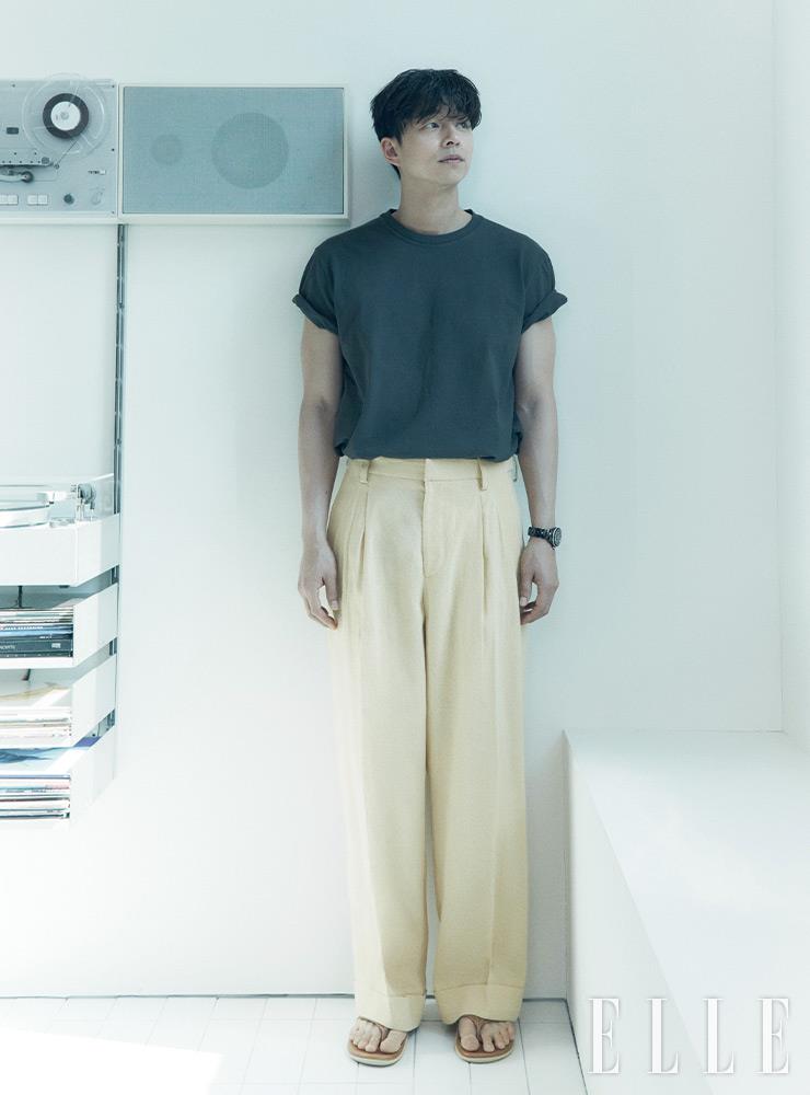 블랙 세라믹 브레이슬렛과 스틸 케이스, 스틸 단방향 회전 베젤을 장착한 J12 블랙 워치는 Chanel Watches.