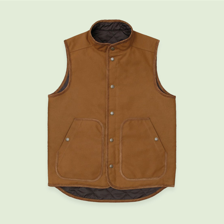 오버사이즈 핏의 정원용 조끼. 유용한 크기의 포켓이 적재적소에 달려 있다. 195유로, 래번햄재킷즈. 