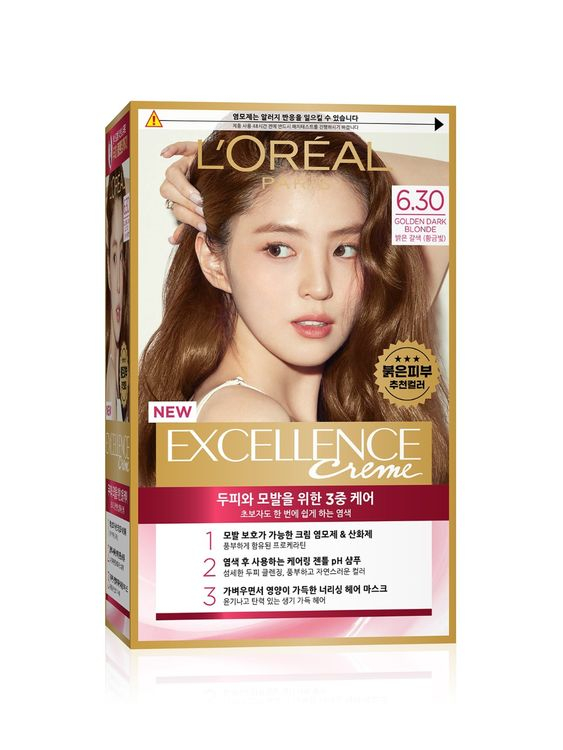 모발 트리트먼트 성분이 든 염색제와 염색 직후 쓰는 약산성 샴푸와 마스크가 포함된 새치 커버 겸용 뉴엑셀랑스 크림, 로레알파리. 