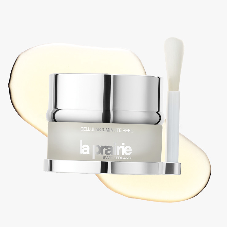 자극 없이 홈 필링을 할 수 있는 화학적 각질 제거제. 쎌루라 3-미닛 필, 31만9천원, La Prairie. 
