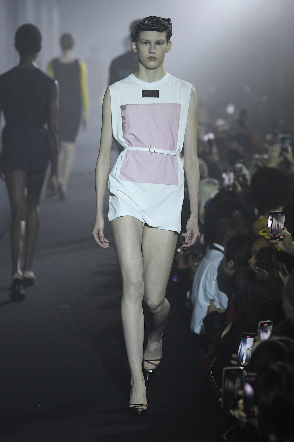 런던에서 열린 2023 SS Raf Simons 마지막 컬렉션/ IMAXtree