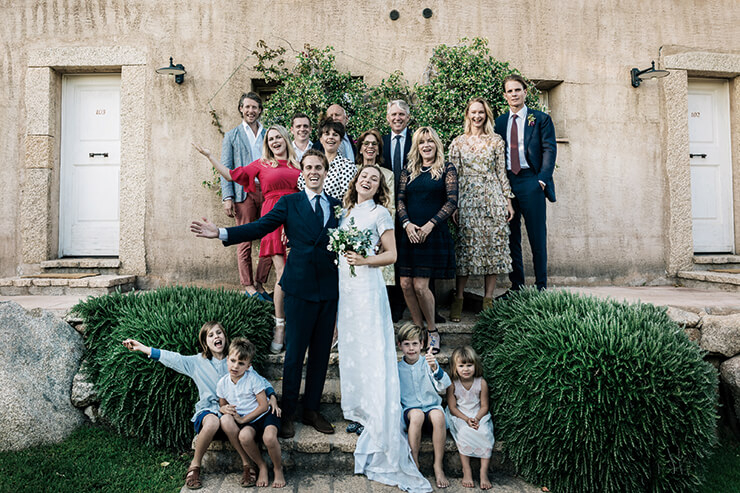 친지들과 함께한 행복한 웨딩. 