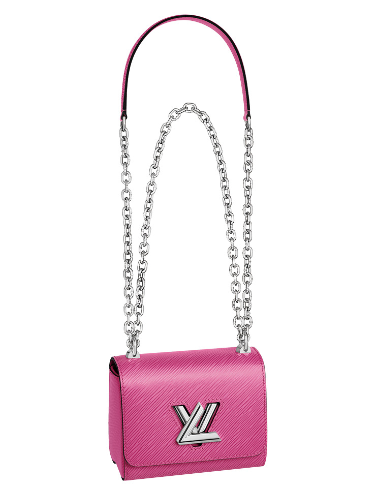 터프한 체인 스트랩의 트위스트 MM 백은 4백만원대, Louis Vuitton. 