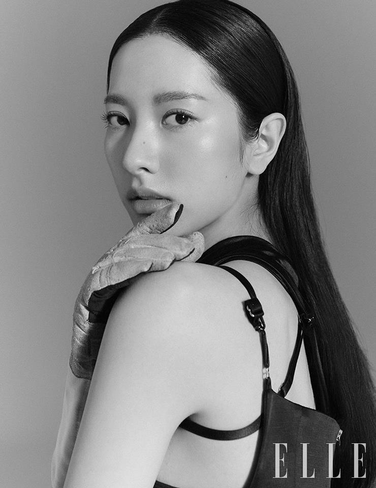 원 숄더 스트랩 장식의 새틴 톱은 Grace Elwood.