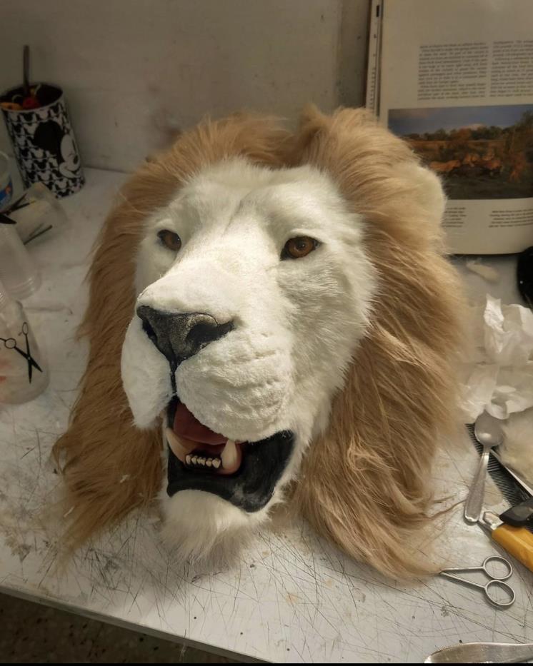 제작 중인 스키아파렐리의 2023 봄 여름 오뜨 꾸뛰르 컬렉션. (@danielroseberry)