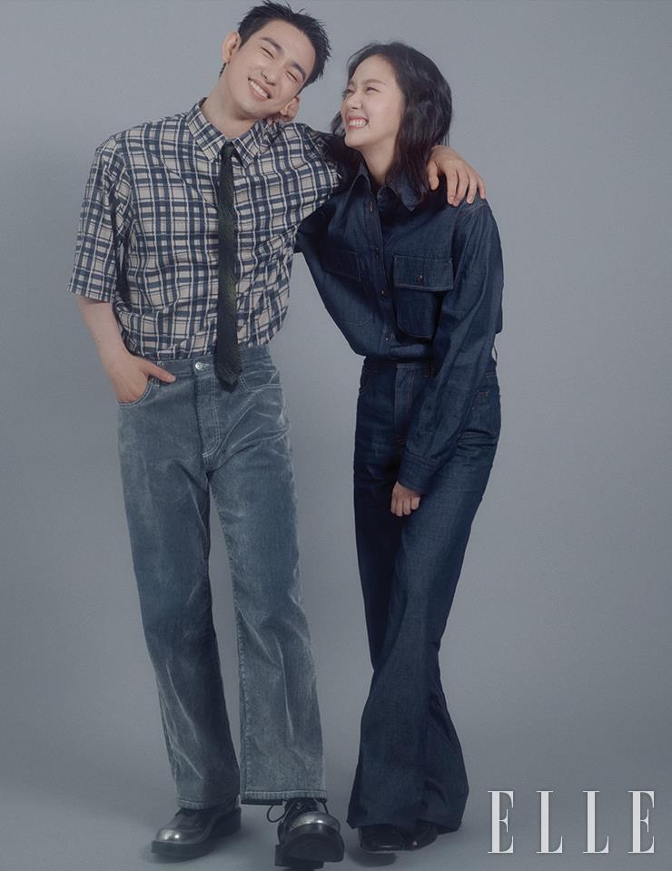 박진영이 입은 체크 셔츠와 데님 팬츠, 타이와 슈즈는 모두 Dior Men. 김고은이 입은 데님 셔츠와 팬츠는 모두 The Row by 10 Corso Como Seoul. 슈즈는 Lemaire.