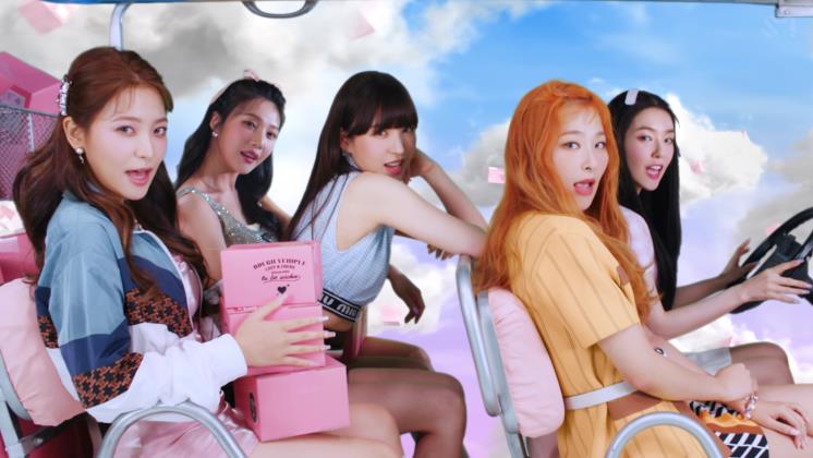 출처 레드벨벳 <퀸덤> MV 캡처