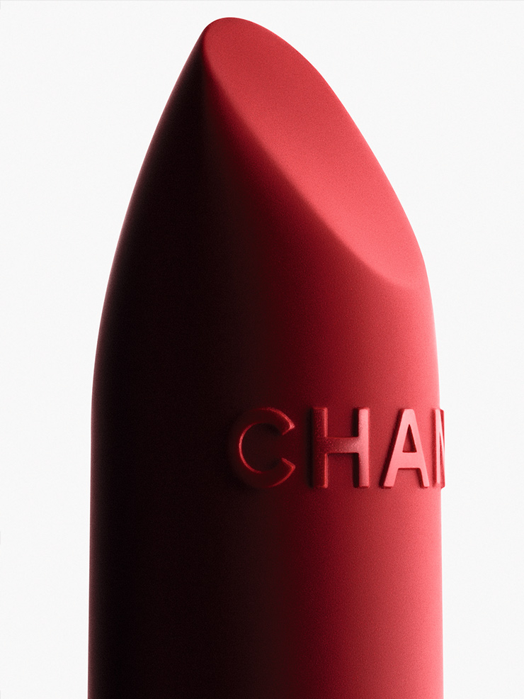 감각적인 스퀘어 글라스 케이스가 인상적인 ‘31 LE ROUGE’, 3.3g, 19만8천원(리필 제품 8만9천원), Chanel.