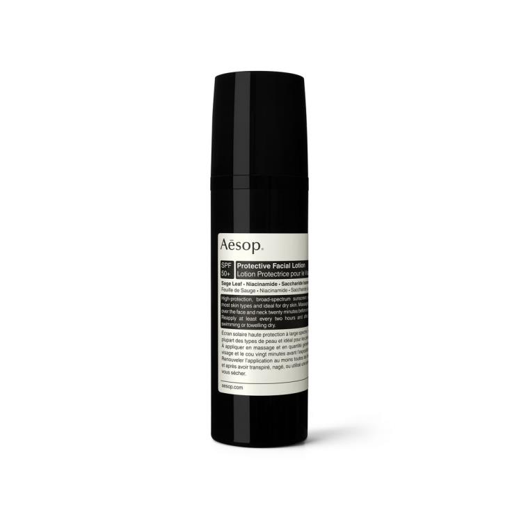 이솝 프로텍티브 페이셜 로션 SPF50+ PA++++ - 기존 제품보다 자외선 차단 기능이 강화된 신제품. 보습 성분이 풍부해 로션처럼 편안한 질감이며 나이아신아마이드가 피부 장벽도 강화한다. 50mL 7만3천원. 