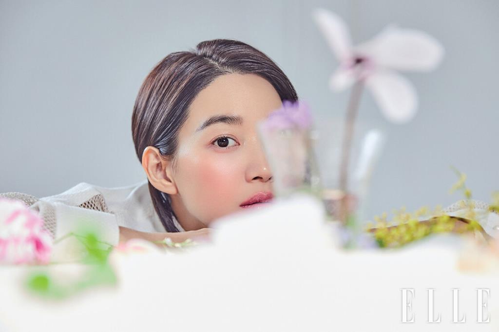 네트 셔츠는 Yohei Ohno by Adekuver.