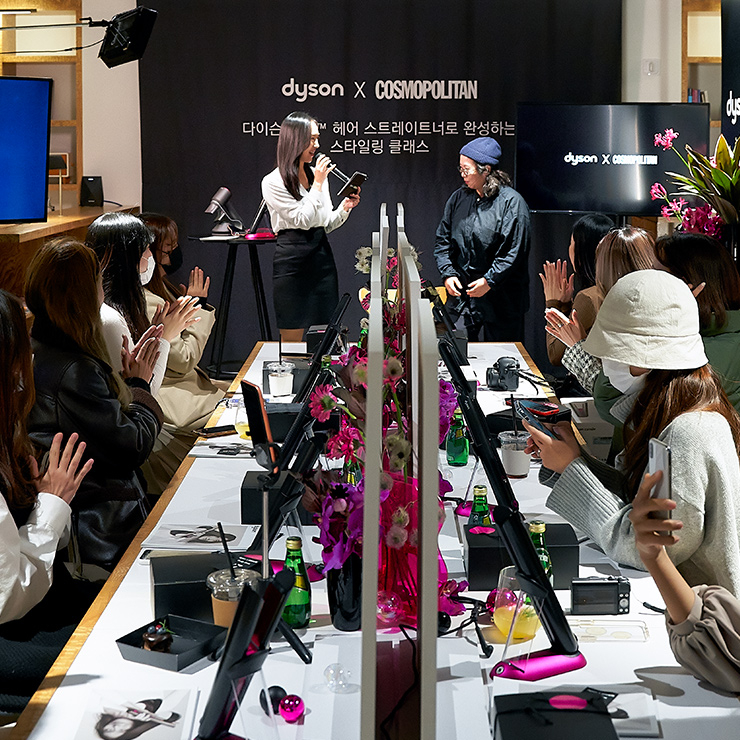 다이슨 스타일링 클래스를 즐기고있는 인플루언서들.
