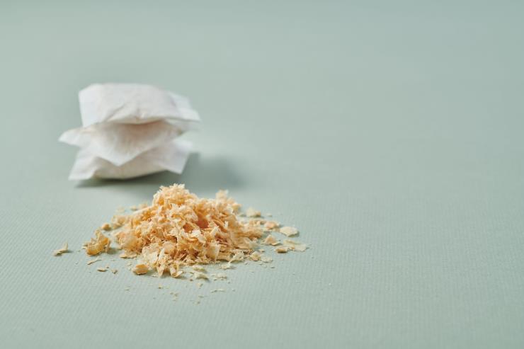 방습, 방충, 방향 효과가 있는 편백나무 톱밥 향낭이 들어있어요.