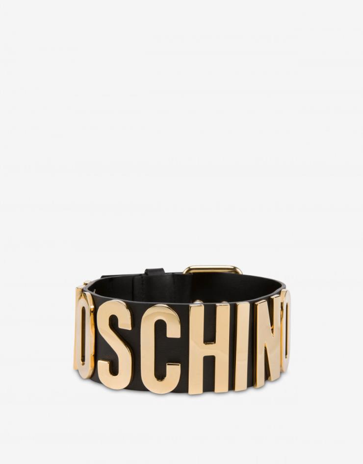 모스키노 레터링 로고가 더해진 캐주얼한 카프스킨 초커는 48만원대, Moschino. 