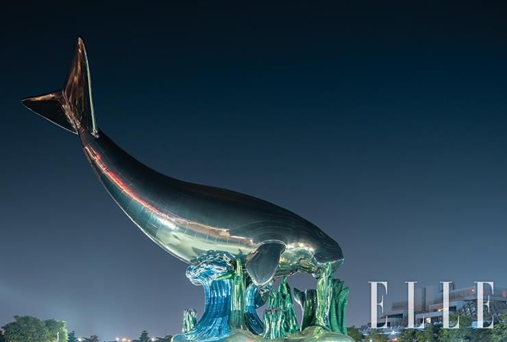 제프 쿤스(Jeff Koons)의 ‘듀공(Dugong)’.