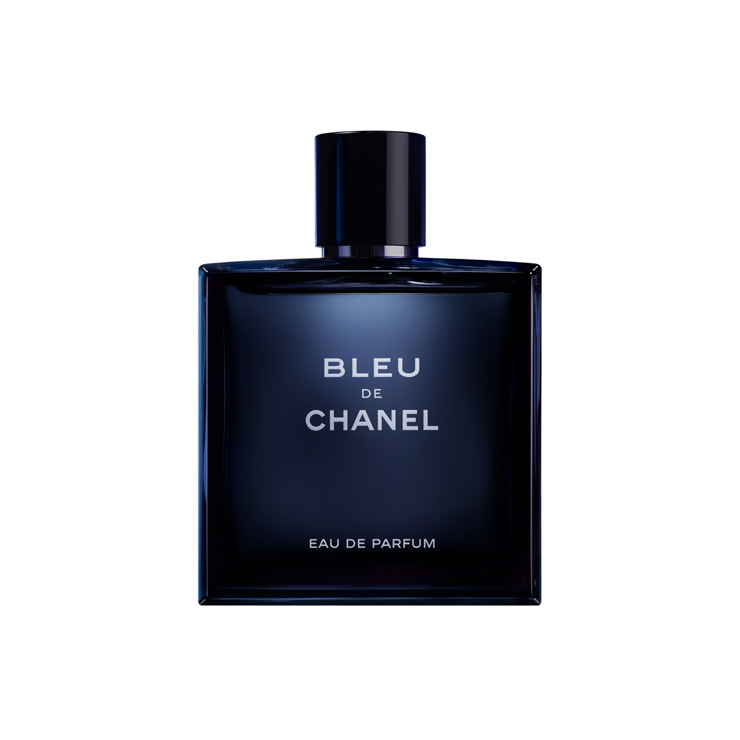앰버 노트, 부드러운 머스키 어코드와 함께 샌달우드가 조화를 이룬다. 앰버리 시더가 함유되어 더 관능적이고 풍부한 향을 선사한다. 블루 드 샤넬 오 드 빠르펭, 100ml 17만 9천원.