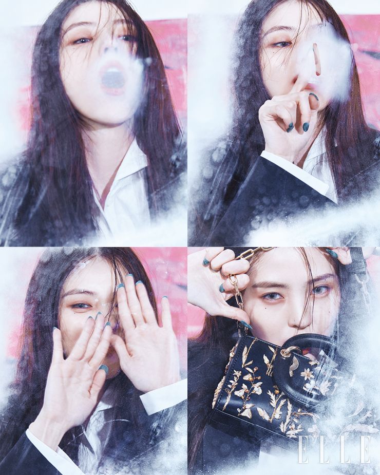 울 블레이저와 화이트 포플린 블라우스, 플라워 패턴 ‘레이디 디 조이(D-Joy)’ 백은 모두 Dior.