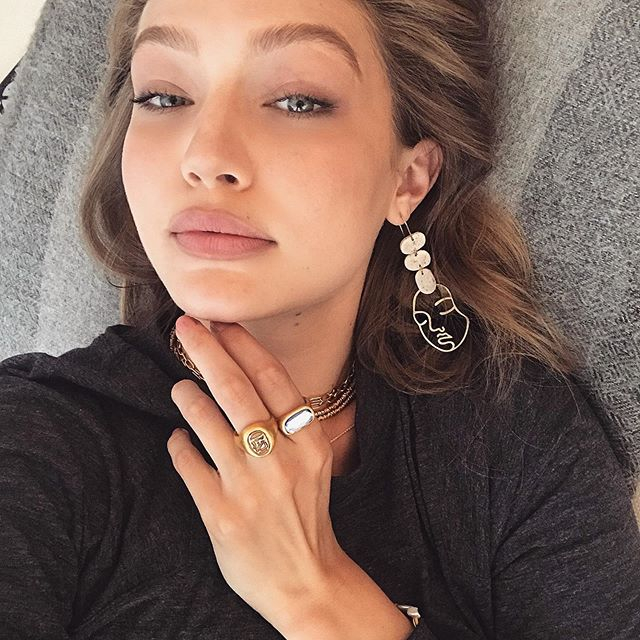 지지 하디드 (@gigihadid)