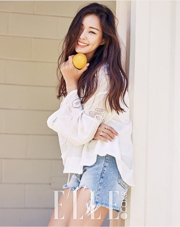 <엘르> 화보 속 이하늬의 다채로운 모습. Photo 맹민화