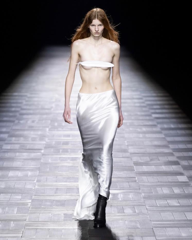 앤 드뮐미스터 2023 F/W 컬렉션