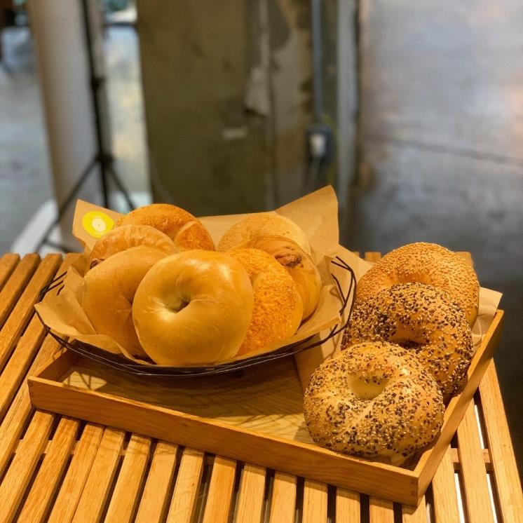 @newyorklotsobagels