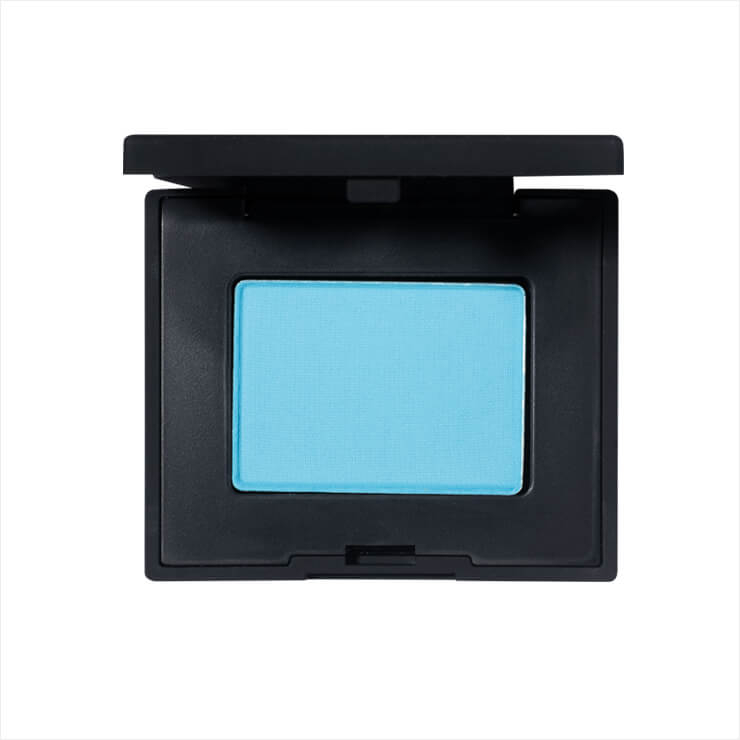 청명한 베이비 블루 컬러의 싱글 아이섀도, 베이비 제인, 3만원, Nars. 