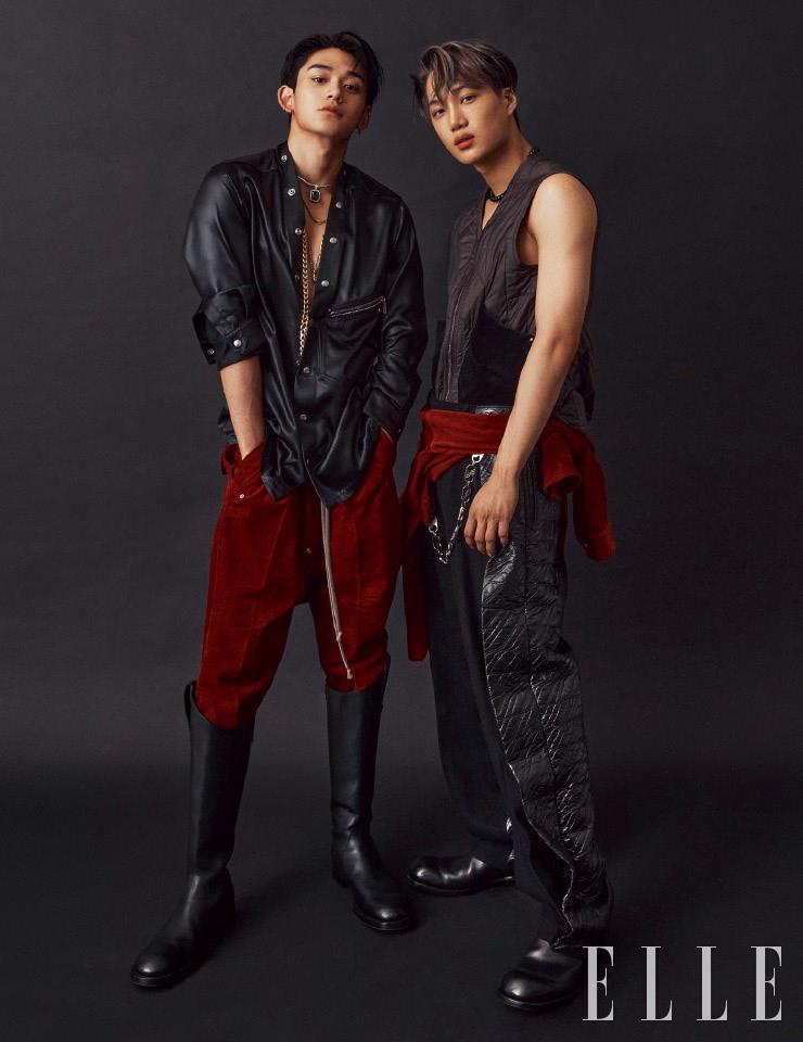 루카스가 입은 셔츠와 코듀로이 팬츠는 모두 Rick Owens. 스톤 네크리스와 체인 네크리스는 모두 Flan. 롱부츠는 스타일리스트 소장품. 카이가 입은 베스트와 허리에 두른 코듀로이 셔츠는 모두 Rick Owens. 퀼팅 포인트 팬츠는 We11done. 부츠와 네크리스는 스타일리스트 소장품.
