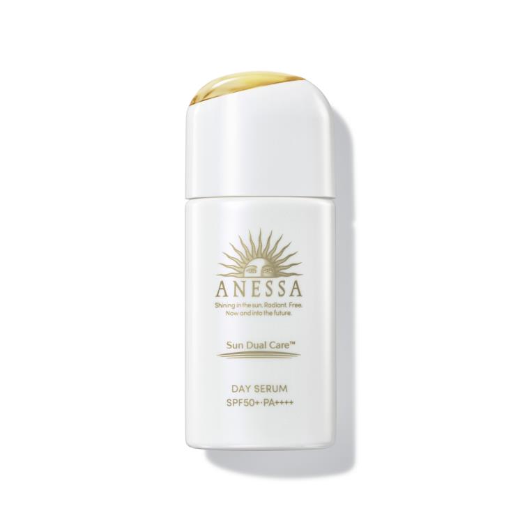아넷사 데이 세럼 SPF 50+/PA ++++ - 스피룰리나의 광합성 원리를 차용해 피부에 이로운 광선은 흡수해 안티에이징 효과를 내고, 자외선은 강력하게 차단하는 매우 산뜻한 제형. 혼합 30mL 4만 4천 원.
