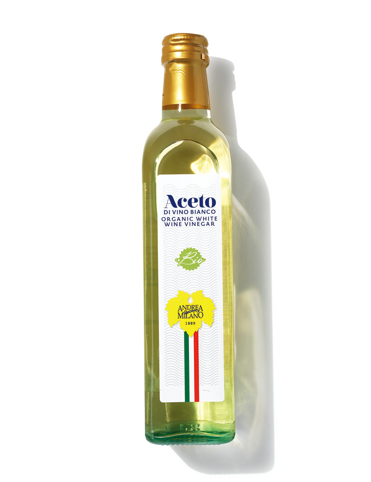 뷰포 샴페인 식초. 샴페인을 2차 발효시켜 만들었다기보다 프랑스 상파뉴에서 만든 화이트와인을 발효시킨 식초에 가깝다. 같은 브랜드의 제품 중에서는 샤르도네 등 단일 포도 품종으로 만든 식초도 있다. 