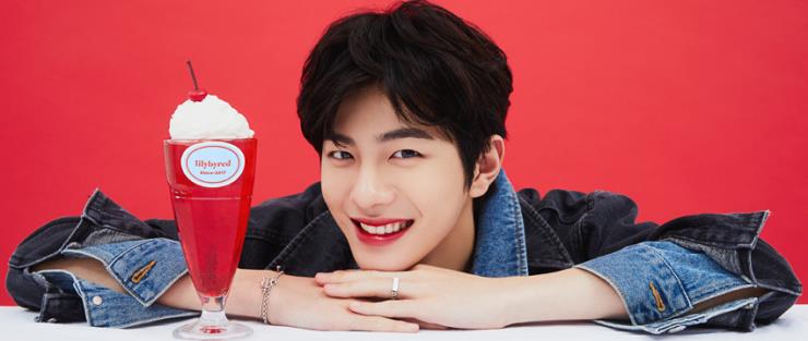 '릴리바이레드'의 모델 골든차일드 보민