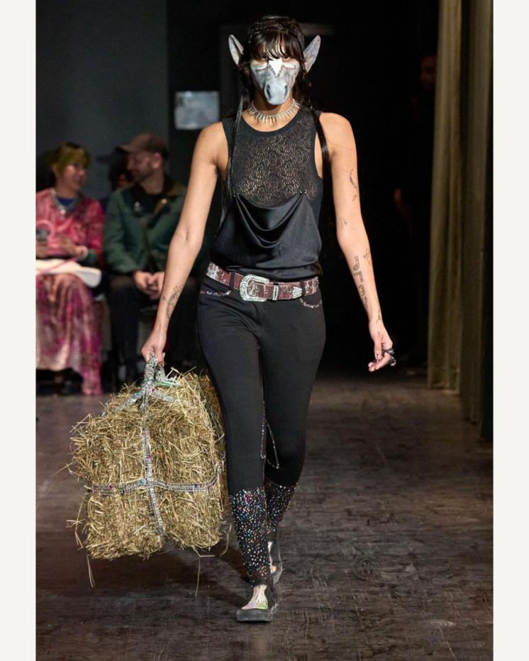 콜리나 스트라다 2023 F/W 컬렉션