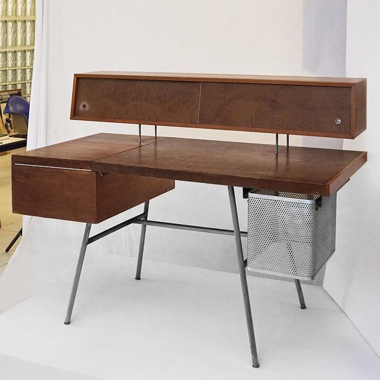 950년대 조지 넬슨이 디자인한 오피스 데스크.