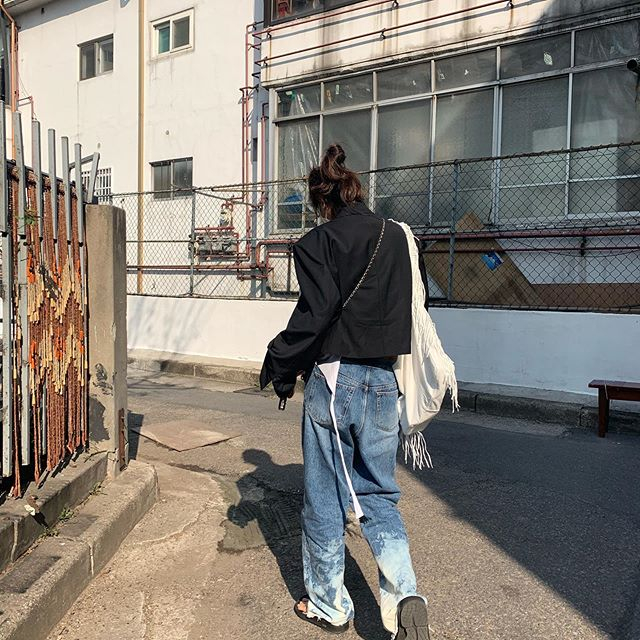 직접 워싱한 데님. 러프한 매력이 느껴지시는지.