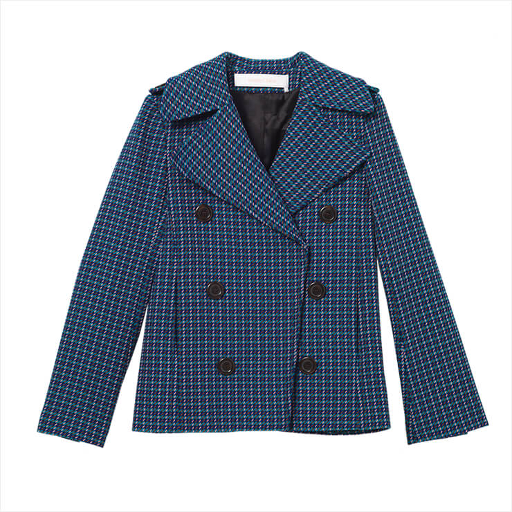 와이드한 칼라의 더블 브레스티드 재킷은 90만원대, See by Chlo&eacute;.