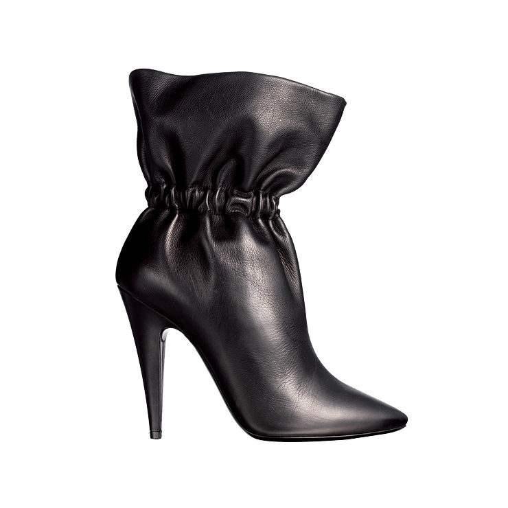 셔링 디테일이 특징인 앵클부츠는 가격 미정, Saint Laurent by Anthony Vaccarello.